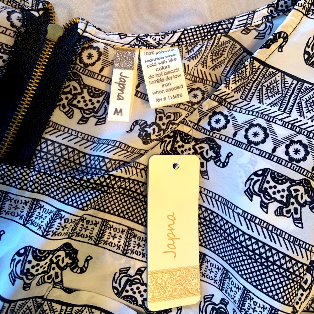 Japna NWT sheer top, zipper back - Picture 3 of 3